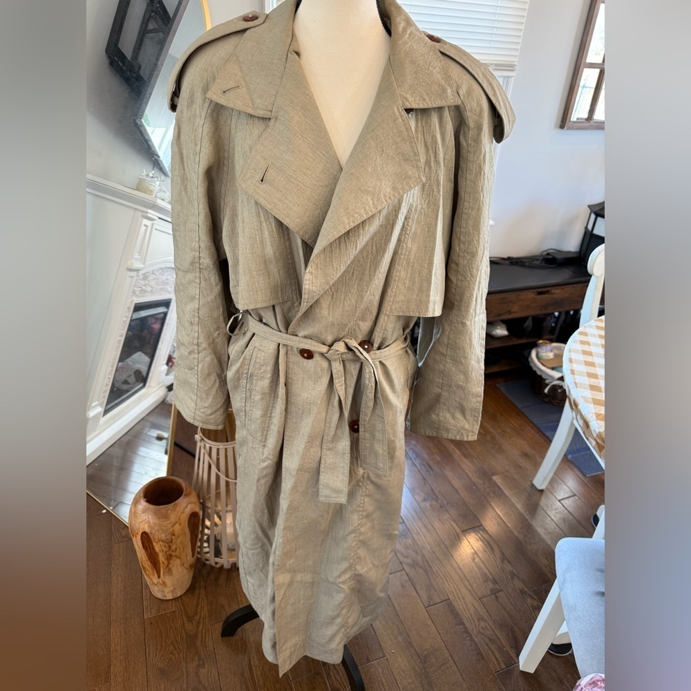 Gallery Vintage Light Gray Beige Trench Coat Size 9/10 has Shoulder Pads